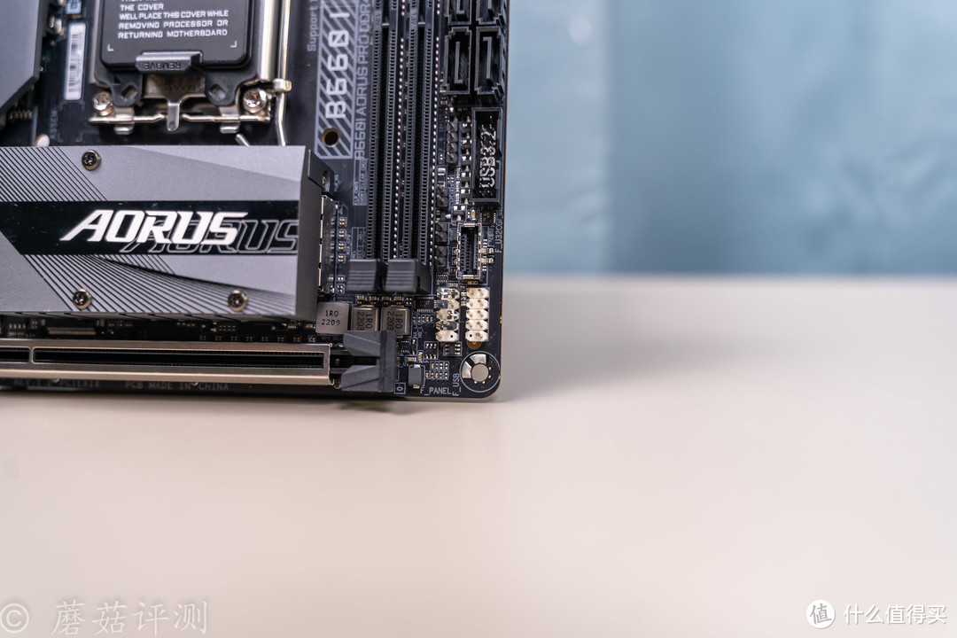 精致小巧，用料出众、技嘉迷你雕B660I AORUS PRO DDR4主板 拆解评测