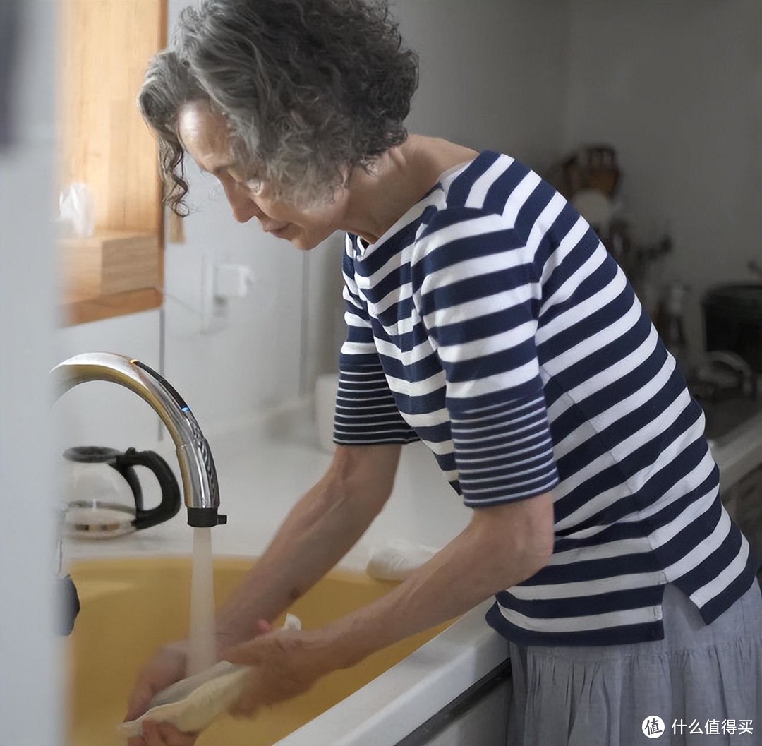 70岁的日本奶奶，坚持“随手打扫”，住了30年的家，依旧一尘不染