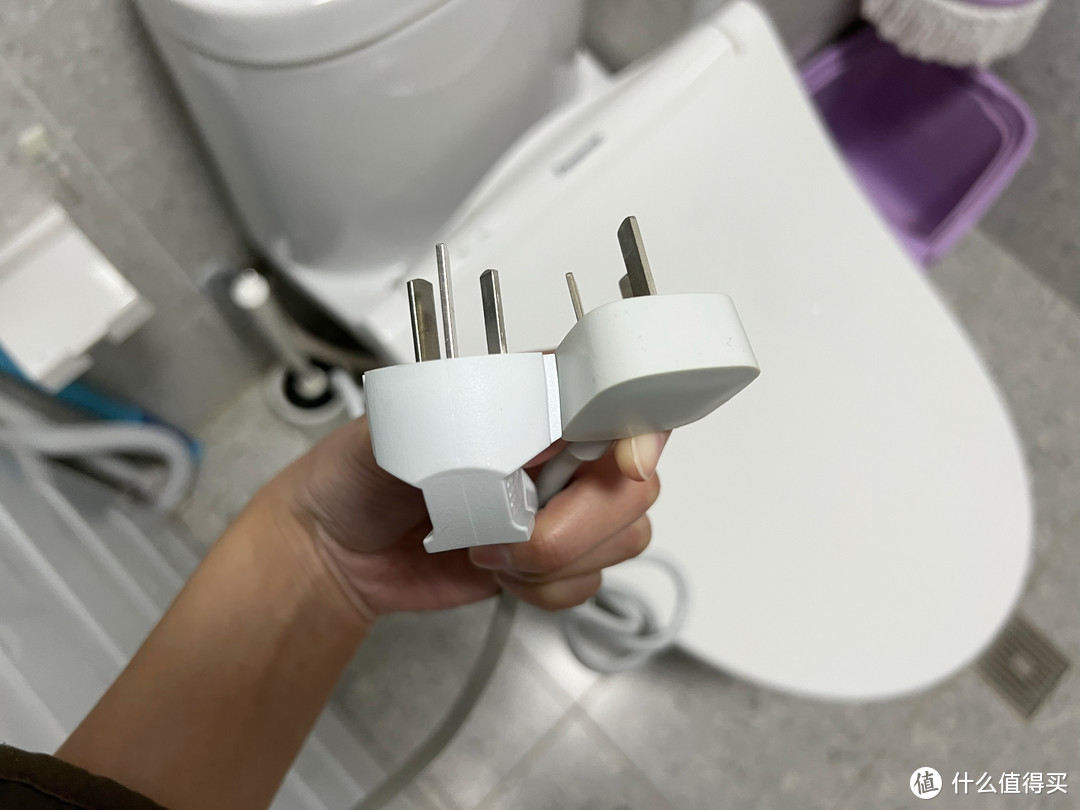 插头比一般的高,看了看松下的产品三项插头都是这个高度.