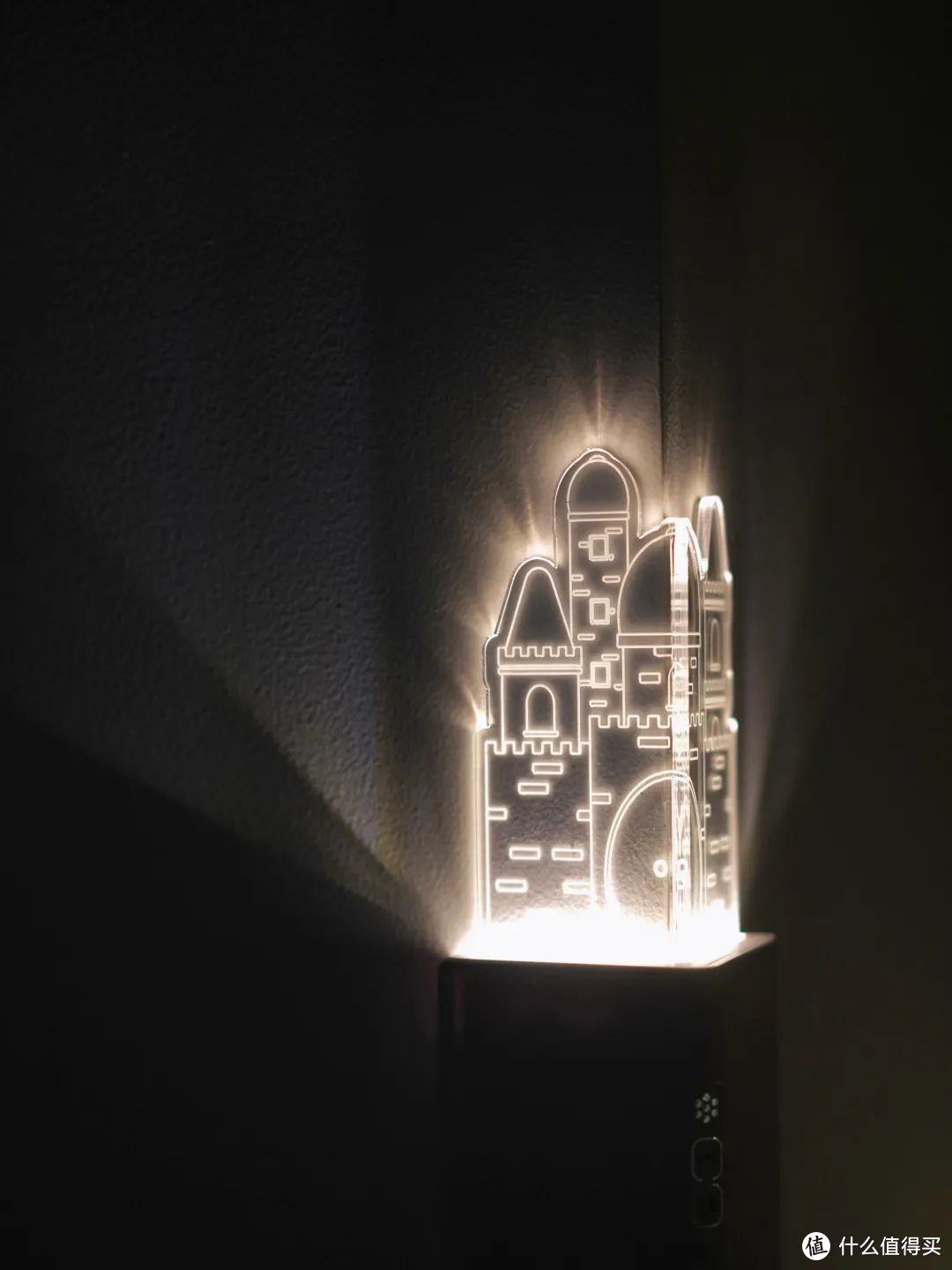 家居生活中，一盏智能又好看的小灯也能提高幸福感。