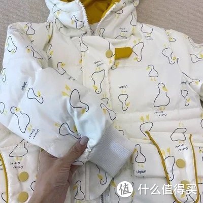 就是这款小鸭鸭图案的羽绒服太可爱了