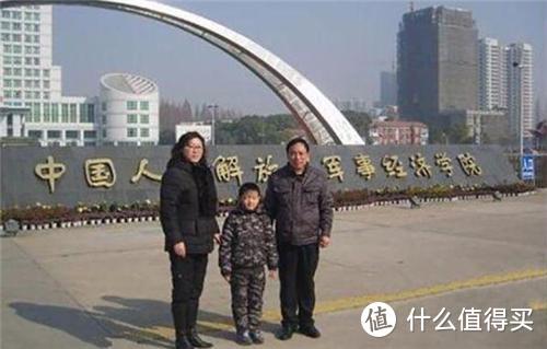 原中国人民解放军经济学院珠算部队成员—何雪豪