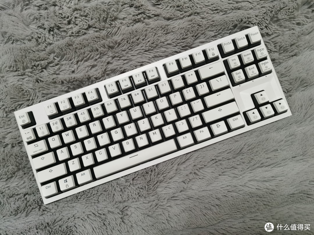 人人都能客制化键盘我给黑峡谷X3 Pro换个DNDKB精卫轴和植物园键帽变身为最适配办公室的键盘了。