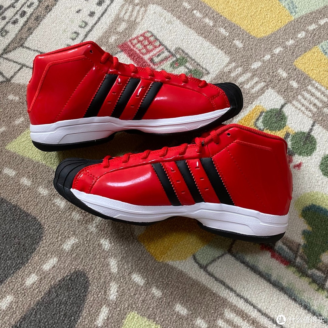 红色漆皮经典款adidas pro model 2G