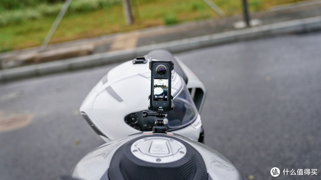 机车骑行的神奇视角「Insta 360 X3 全景运动相机」