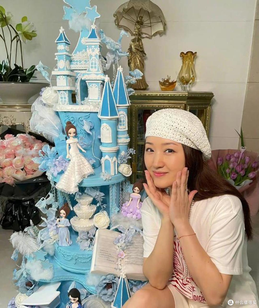 51岁杨钰莹的独居生活：全屋精致有品位，院内生活悠然自在又惬意