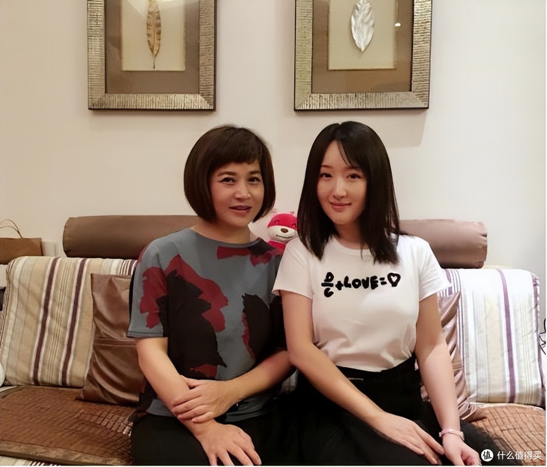 51岁杨钰莹的独居生活：全屋精致有品位，院内生活悠然自在又惬意