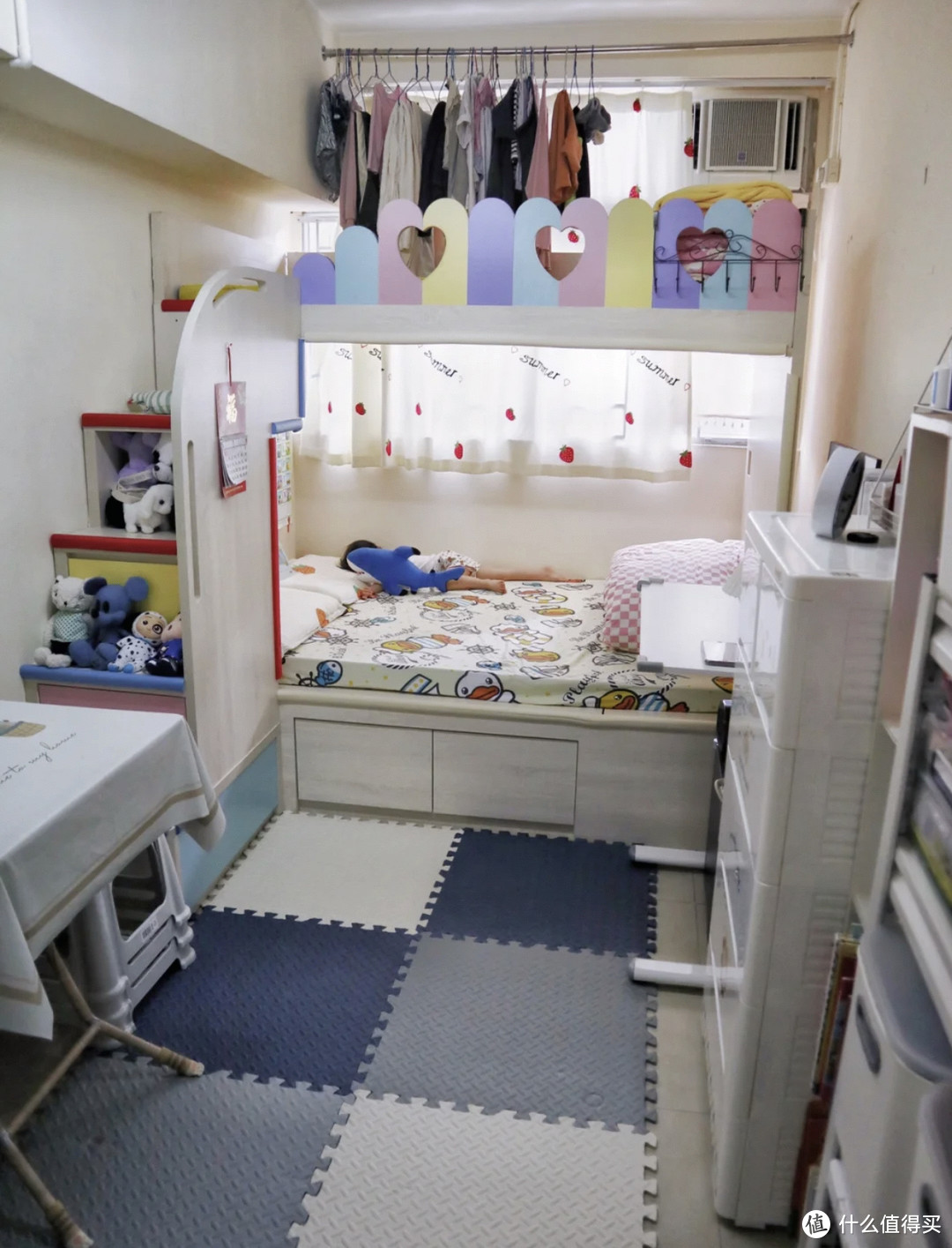 香港一家三口的真实生活：住10㎡劏房，厨房不到1㎡，太逼仄了