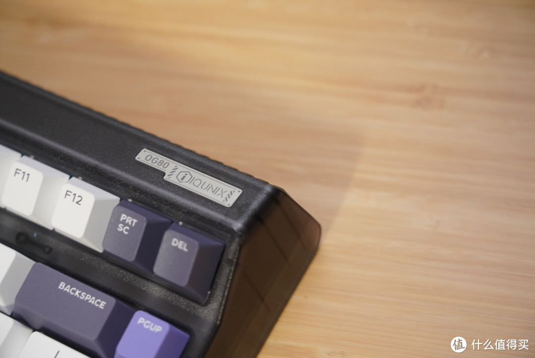 低调而不失气质的薄藤配色IQUNIX OG80机械键盘