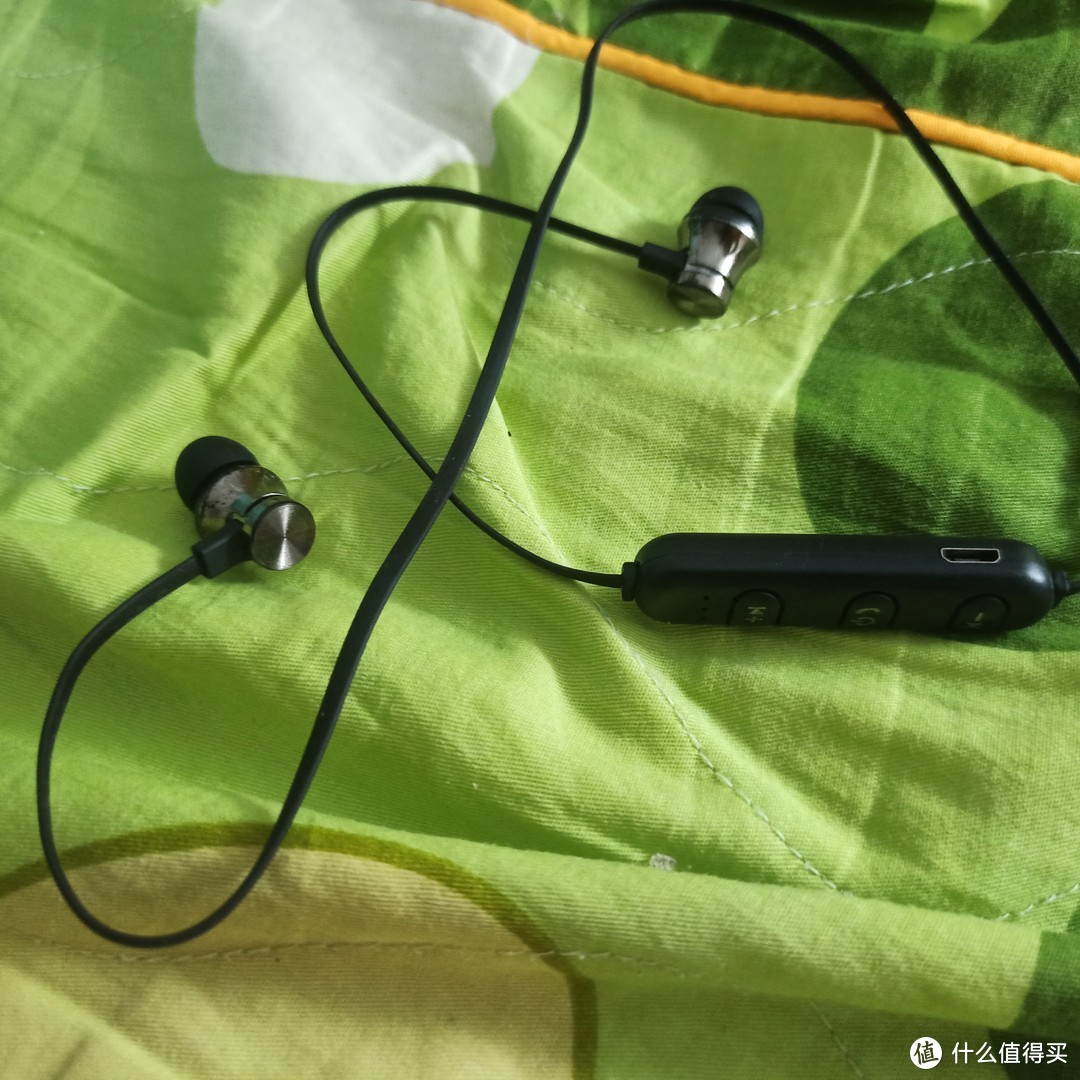 德希迪蓝牙耳机运动入耳式低音炮线控耳机适用于苹果华为小米安卓手机通话K歌音乐游戏电脑吸磁 这蓝牙耳
