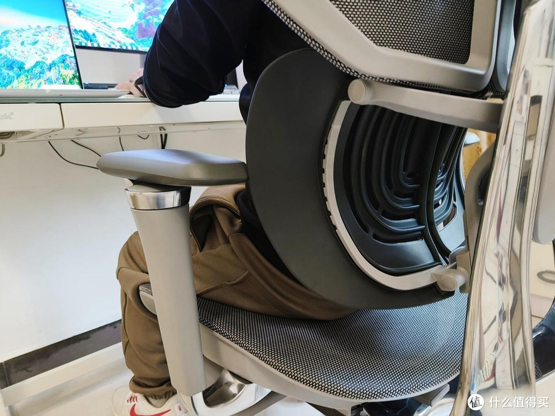 护腰这事，得细水长流：网易严选领航员四背人体工学电脑椅体验！