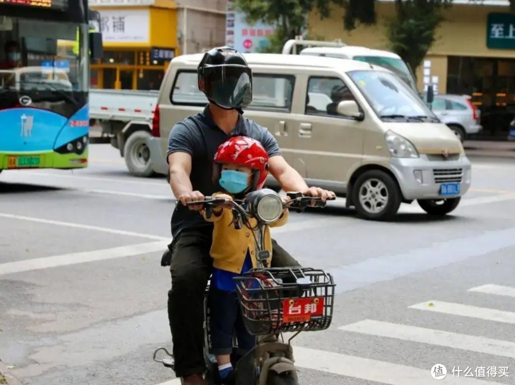 玩归玩闹归闹，开电动车一定要带头盔再上道！附3C认证头盔清单！