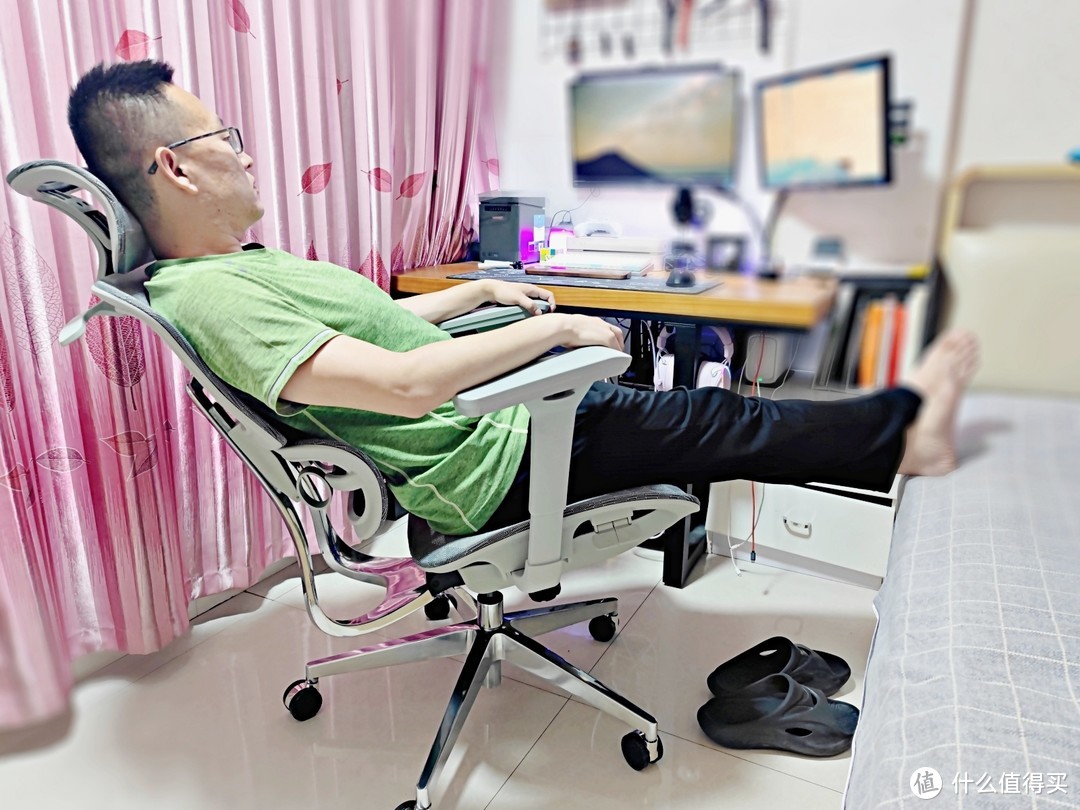 多功能调节，稳定可靠的爱高佳人体工学椅 R9