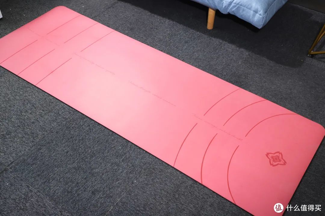 迪卡侬瑜伽垫，运动愉悦身体。