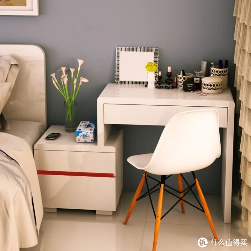 卧室空间小，又想拥有一个梳妆台？不如试试这样做，1㎡打造属于自己的梳妆台。