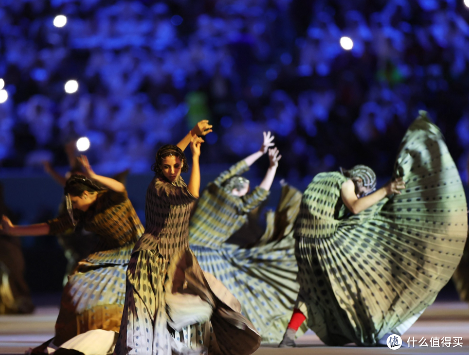 除了有卡塔尔本土艺人带来充满海湾风情的表演，