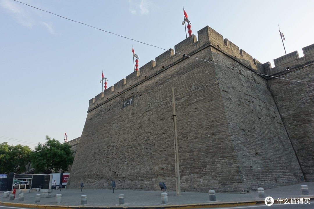 东侧城墙，中山门。