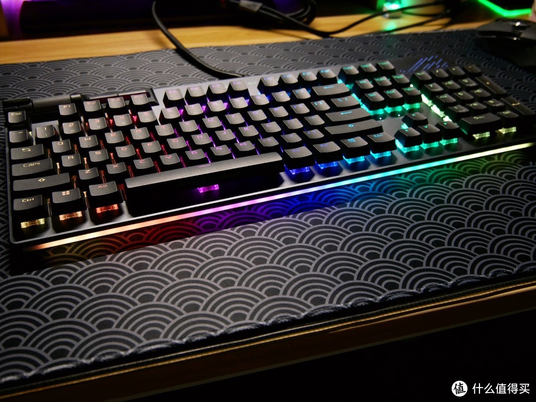 要光还是“耀光”——ROG 耀光2 幻机械键盘