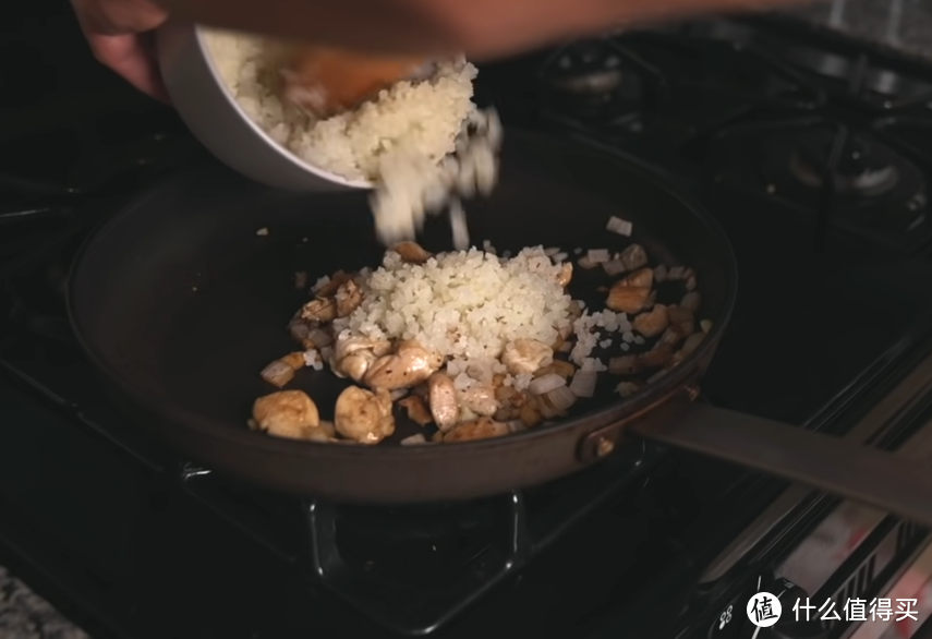 今天给大家推荐几种低卡食物以及它们的做法，让大家在不那么难受的同时，仍然能够达到减持减肥效果