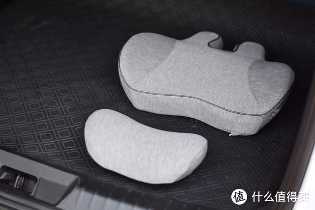 轻松兔记忆棉释压汽车套装：不仅有头枕还有腰靠，开车更舒服