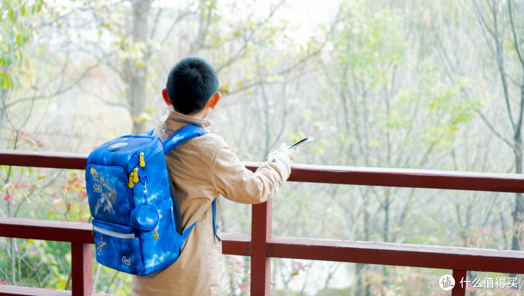 书包刺客？一文告诉你真正的小学生儿童护脊书包到底有多厉害