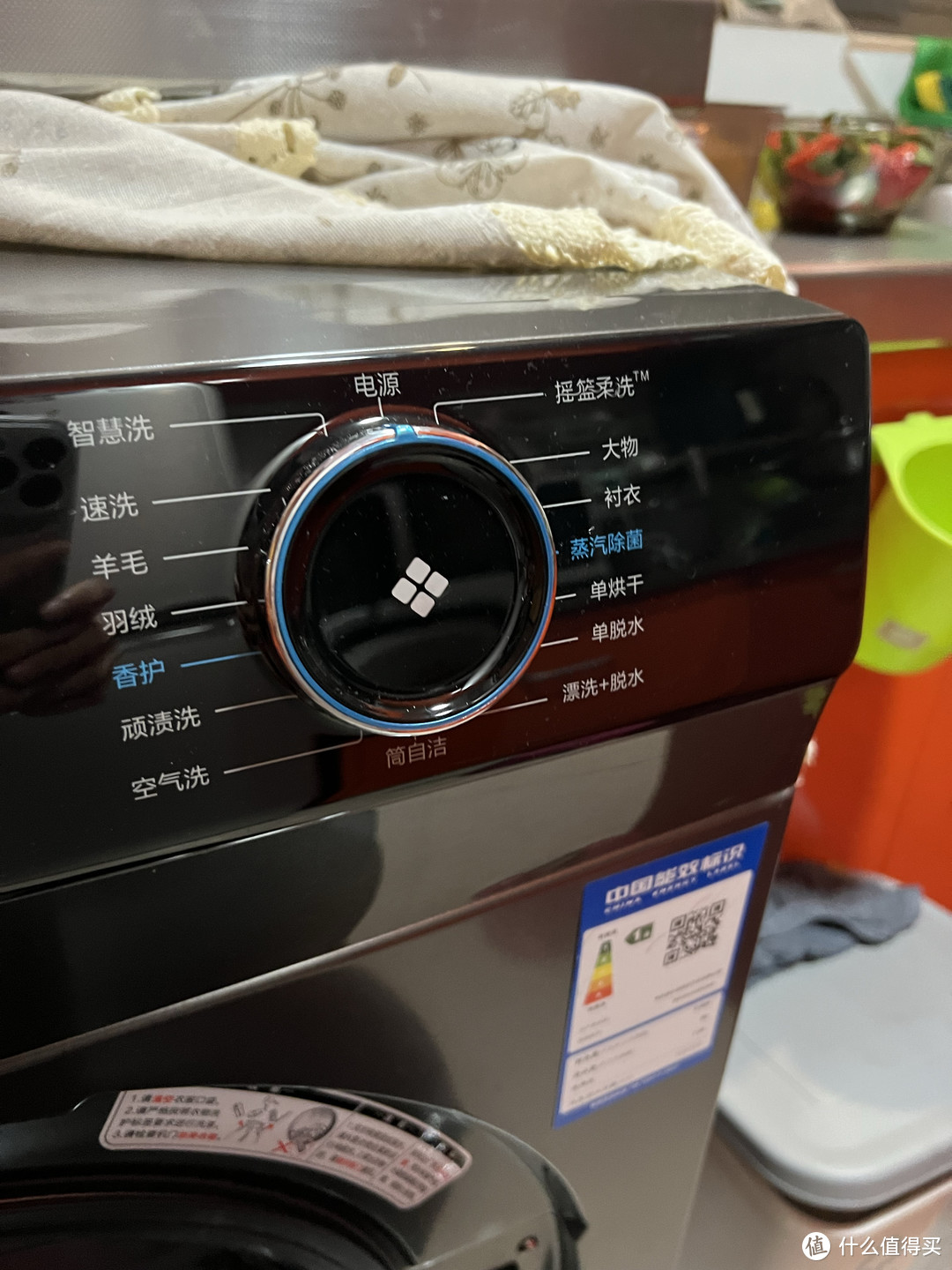 前段时间洗衣机坏了，直接买了一个自带烘干的海尔洗衣机