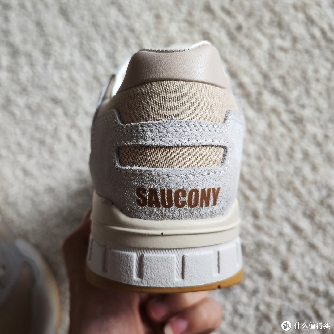 Saucony shadow 5000葡产与Clot x Nike Air Max1 死亡之吻3.0分享