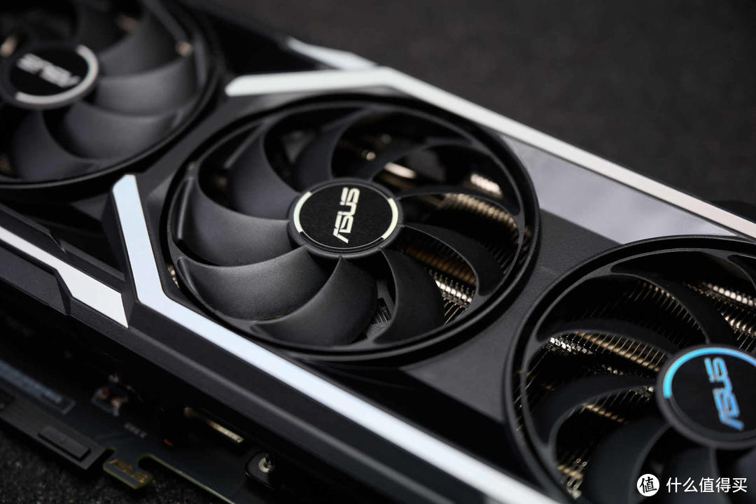 比甜品高亿点 | 华硕 RTX3060Ti 巨齿鲨 游戏&生产力测试