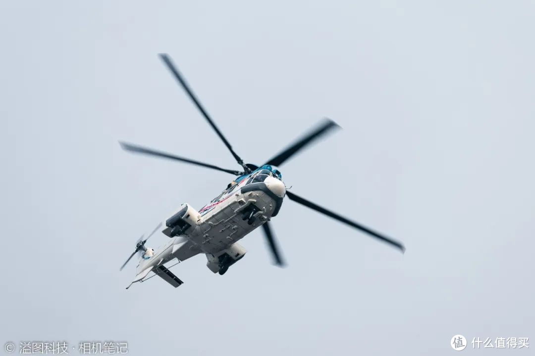 ▲ 配合RF100-500mm F4.5-7.1 L IS USM拍摄直升飞机