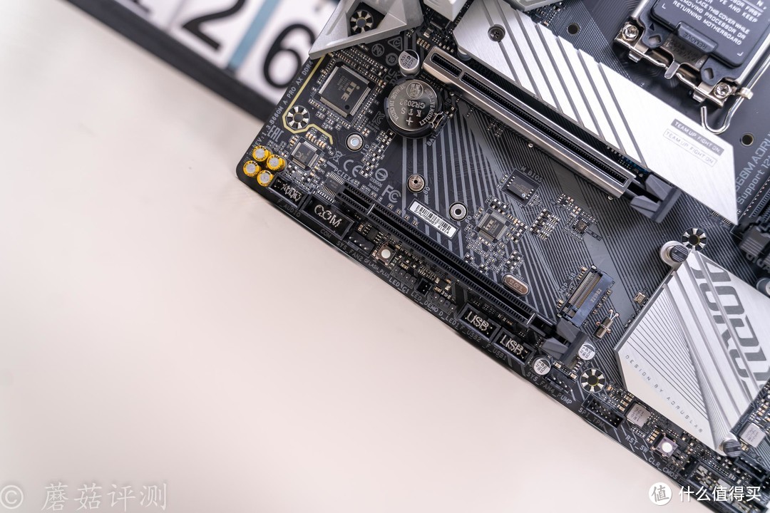 外观精致，用料不错、技嘉（GIGABYTE）雪雕B660M AORUS PRO AX D4主板 拆解评测