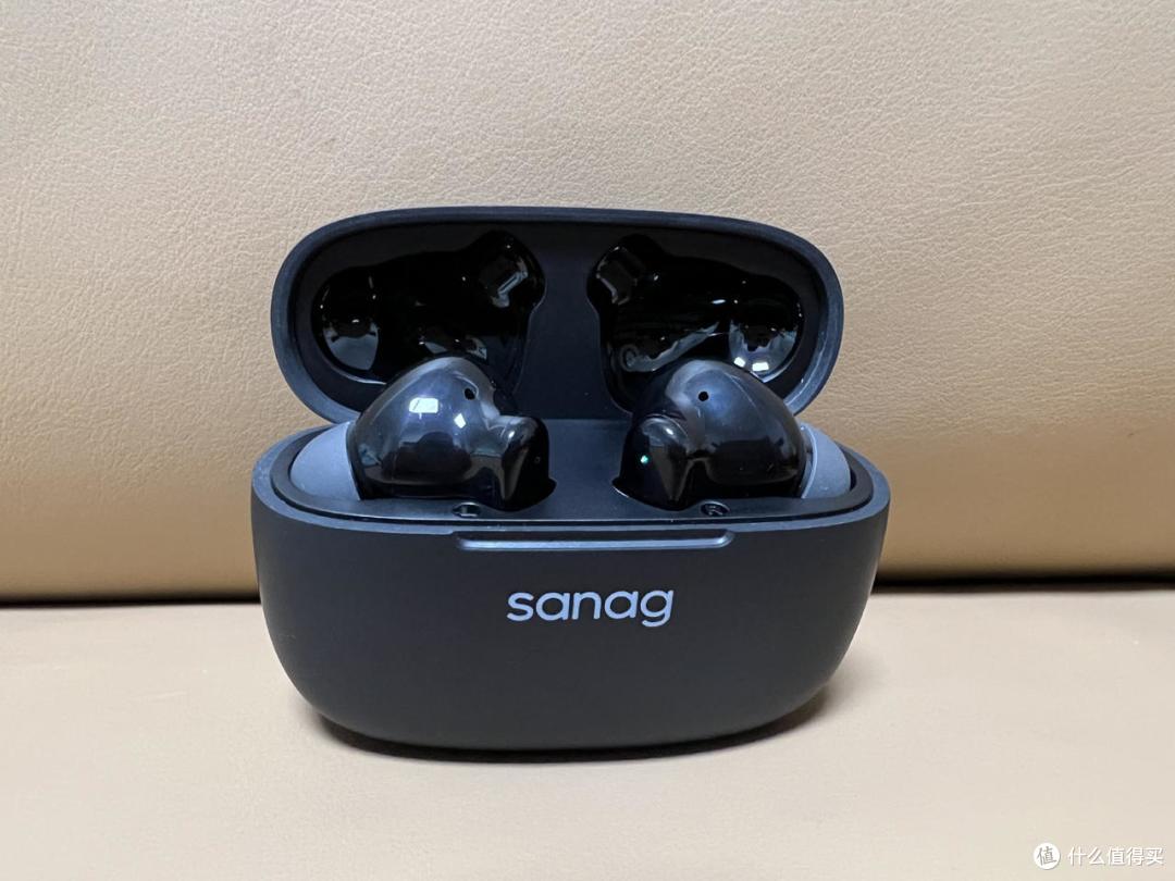 耳机具有配对记忆功能,初次连接后,每次使用开盖即可自动配对连接.