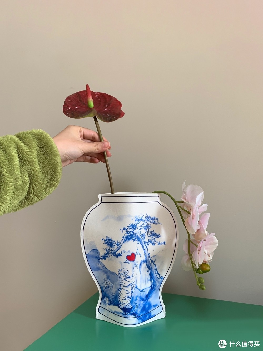 哇塞，新中式文创真的是越做越好了！纸做的花瓶你有见过吗？！
