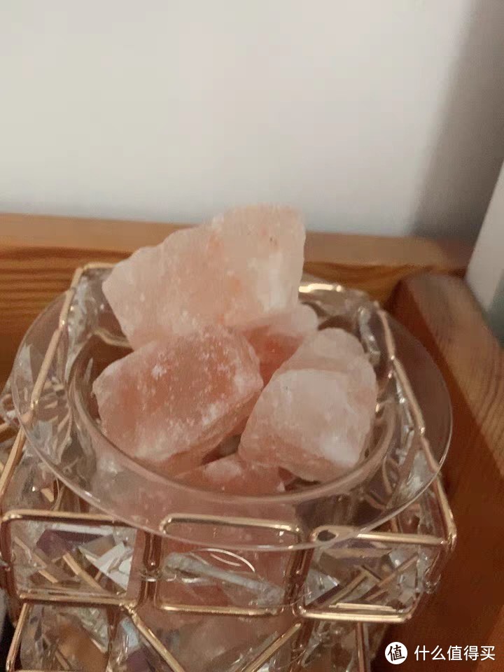 魔方形状的水晶盐灯，整个都是粉粉嫩嫩的