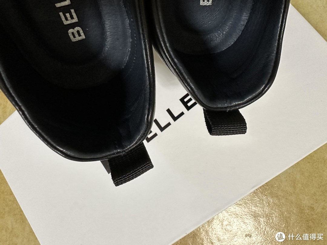 不一样的系带款板鞋 - 百丽BELLE 2022新款休闲板鞋