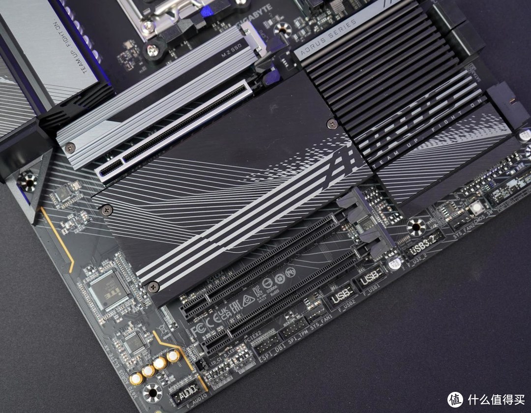 技嘉X670 AORUS ELITE AX小雕主板评测：方方面面都很均衡的X670主板！