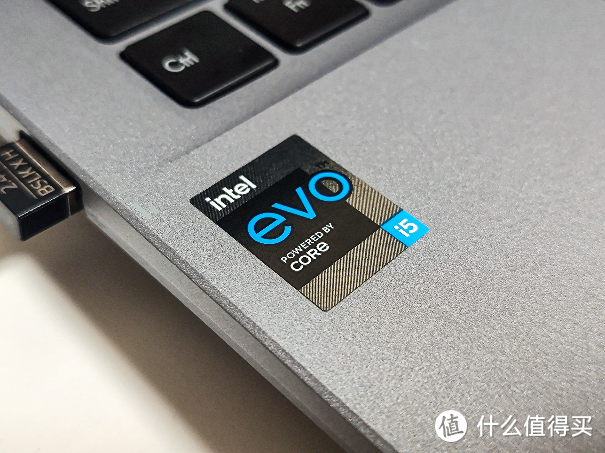 英特尔Evo平台认证超能轻薄本丨华硕无双笔记本电脑拆解评测