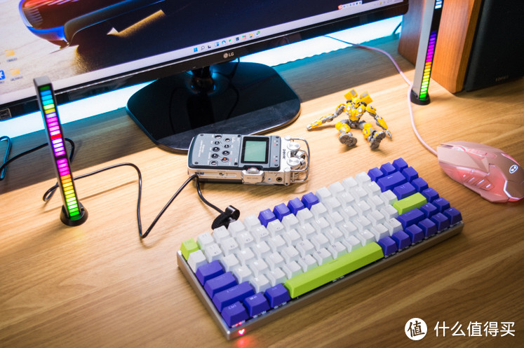 桌搭新趋势，颜值与性价比全都要，雷柏V700-8A多模机械键盘