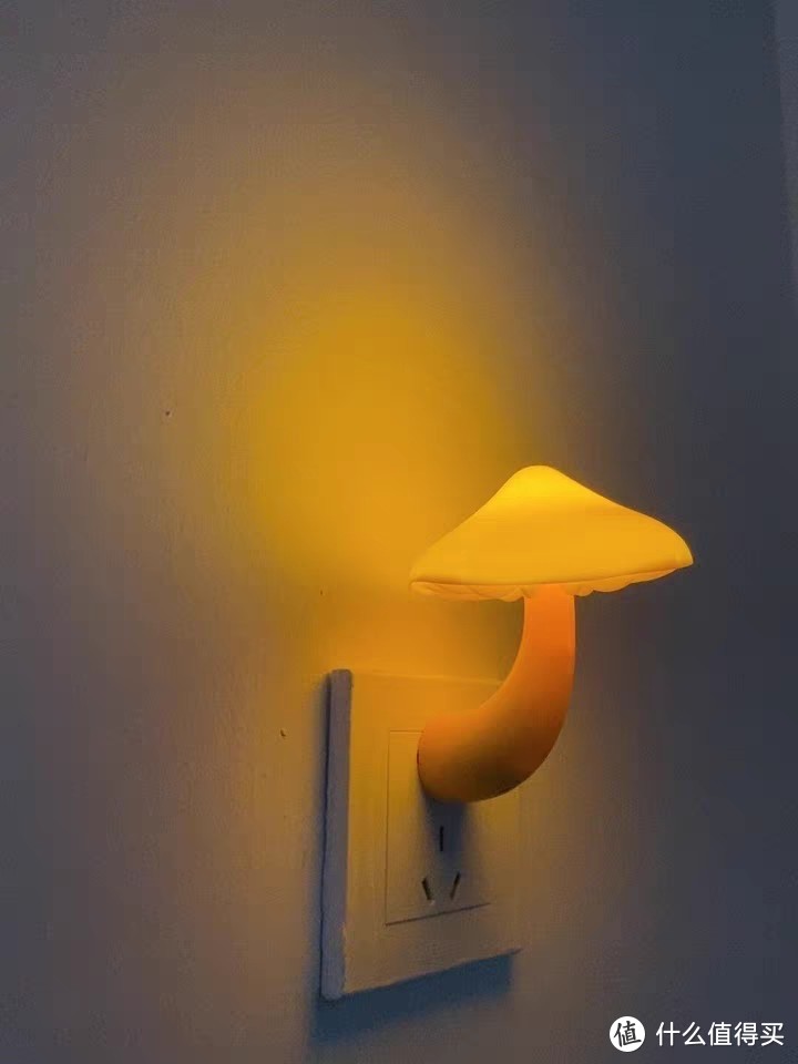 小蘑菇造型设计的灯，真的好可爱
