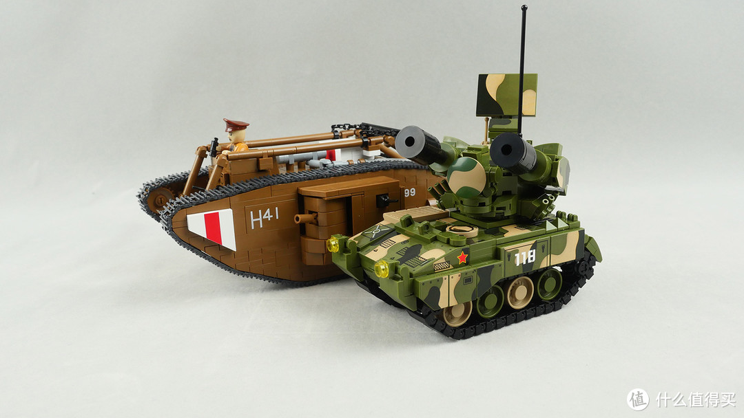 战地1中的钢铁巨兽，由积木方式呈现：Cobi Mark V重型坦克简测