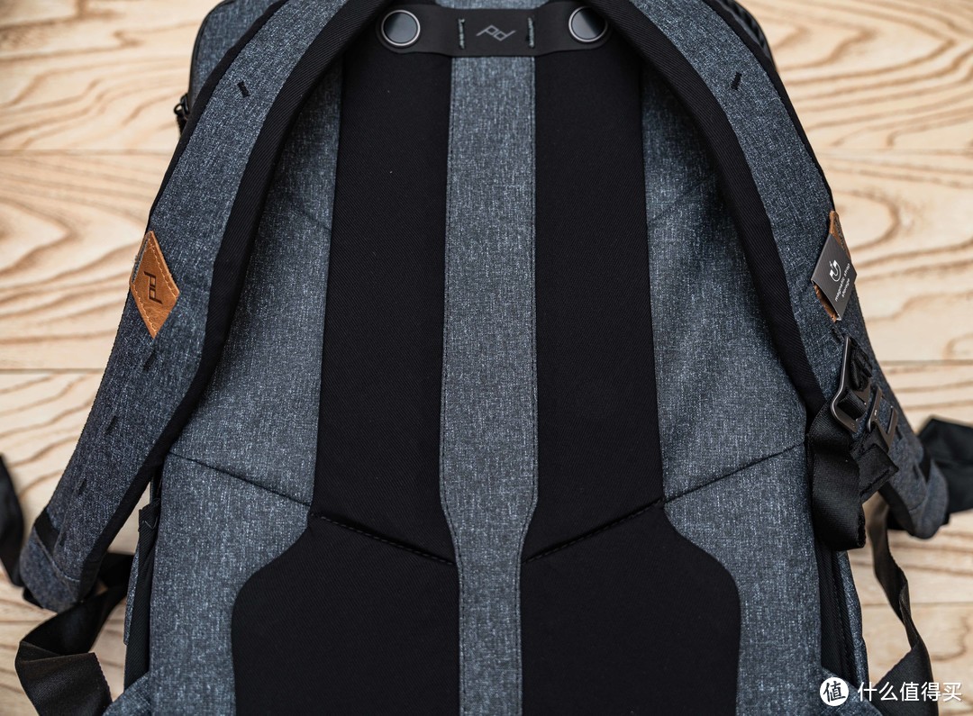 终于背上钟意的摄影包去露营了：巅峰设计 Everyday Backpack V2 30L