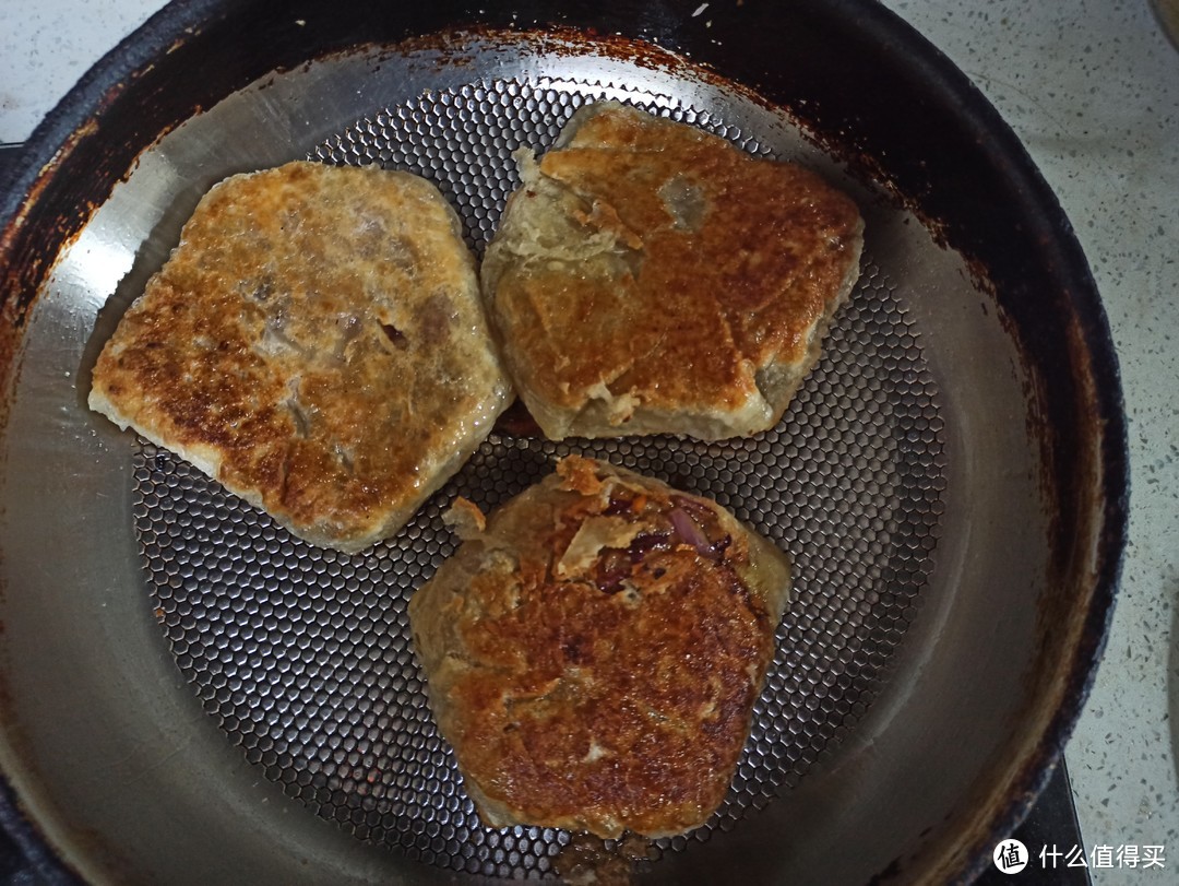 蓬松鲜香味道好，分量十足滋味饱，今天刚刚做出来的“嫩猪五方”肉饼分享。