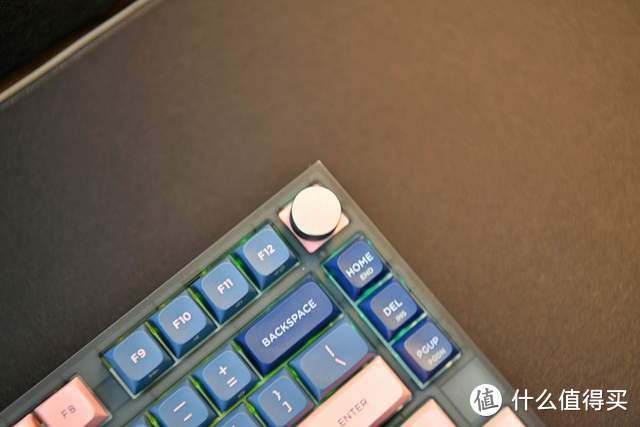 一流手感，游戏用户必选：小呆虫GK75冰川茶光轴机械键盘