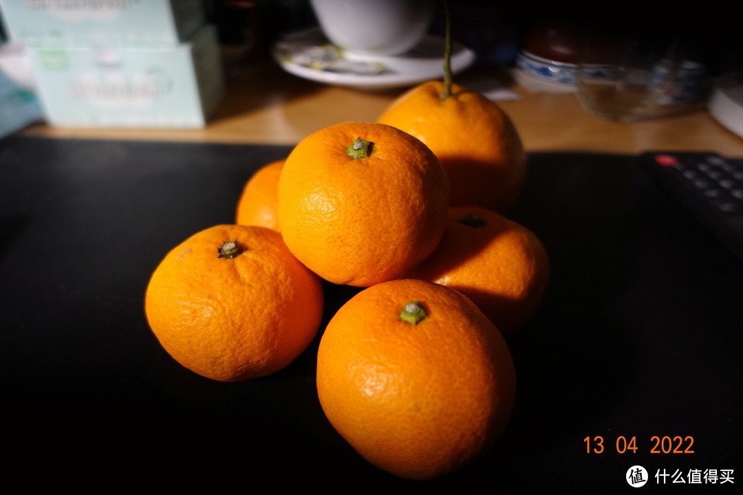 买了两箱橘子，吃到现在，橘皮都发皱