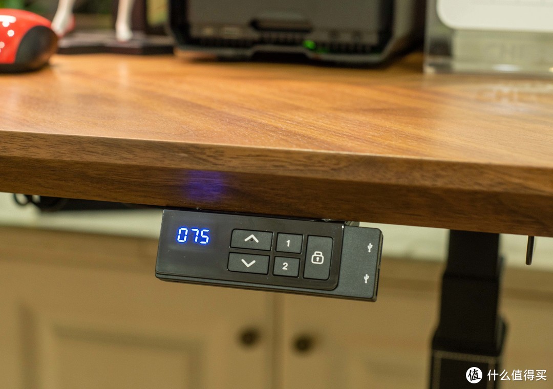 电动升降桌如何选择，从材质到功能一文给你讲透｜智芯实木电动升降桌实际体验