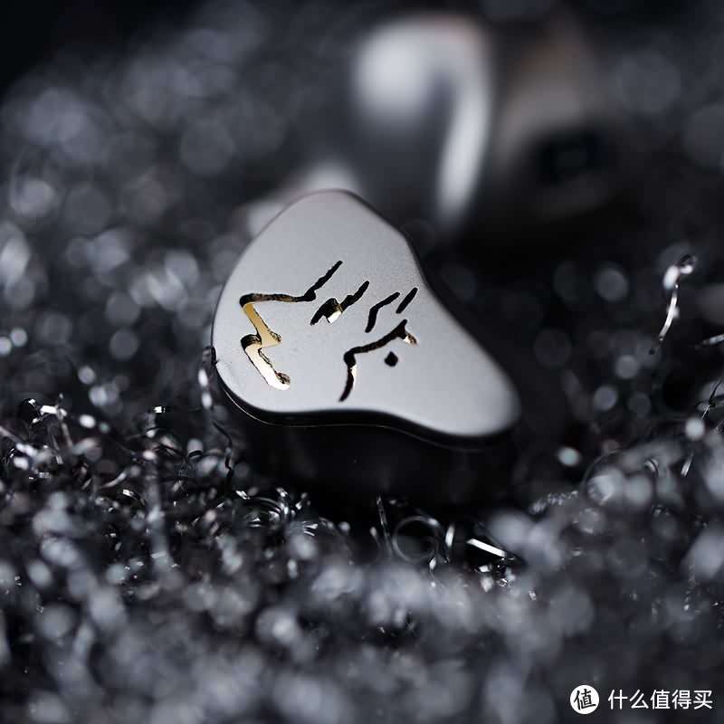 山灵发布新款混合式圈铁耳机ME900