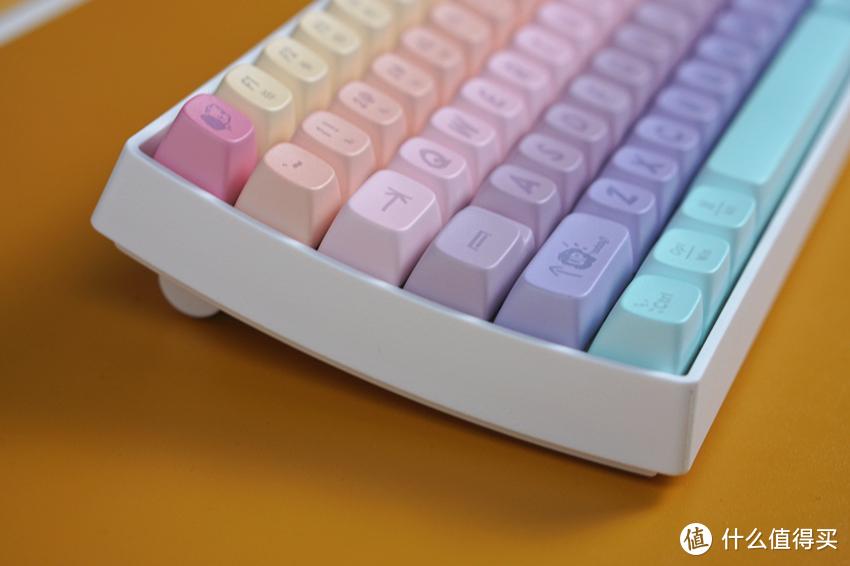 Lofree洛斐棉花糖主题小翘机械键盘评测：色彩点亮精致生活