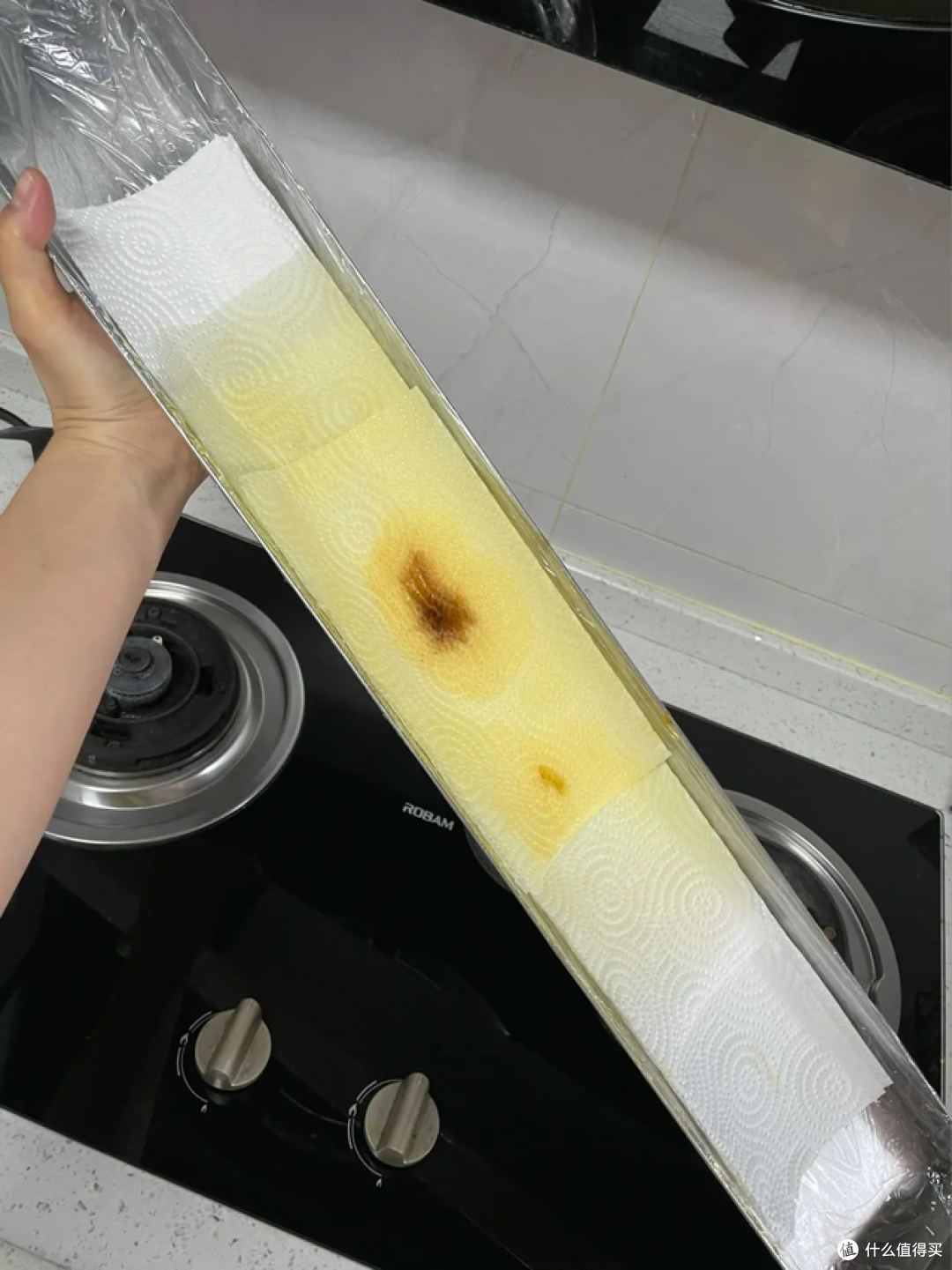 怎样清洗油烟机太厚的油垢？大多数用这几种方法，成本低效果好