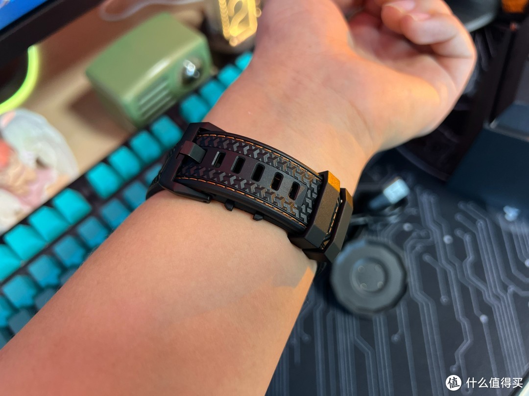 独立通话、畅玩APP、机械和科技完美的化身—Jeep黑骑士F-X3智能手表