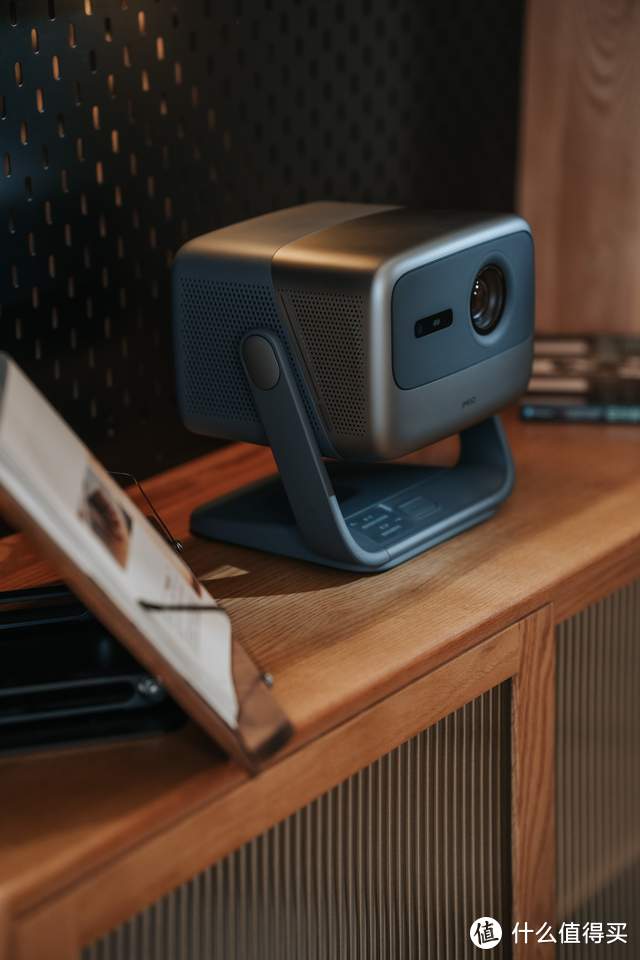 理想中的投影,坚果N1 Pro三色激光云台投影深度体验