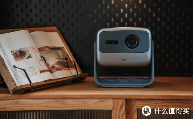 理想中的投影,坚果N1 Pro三色激光云台投影深度体验